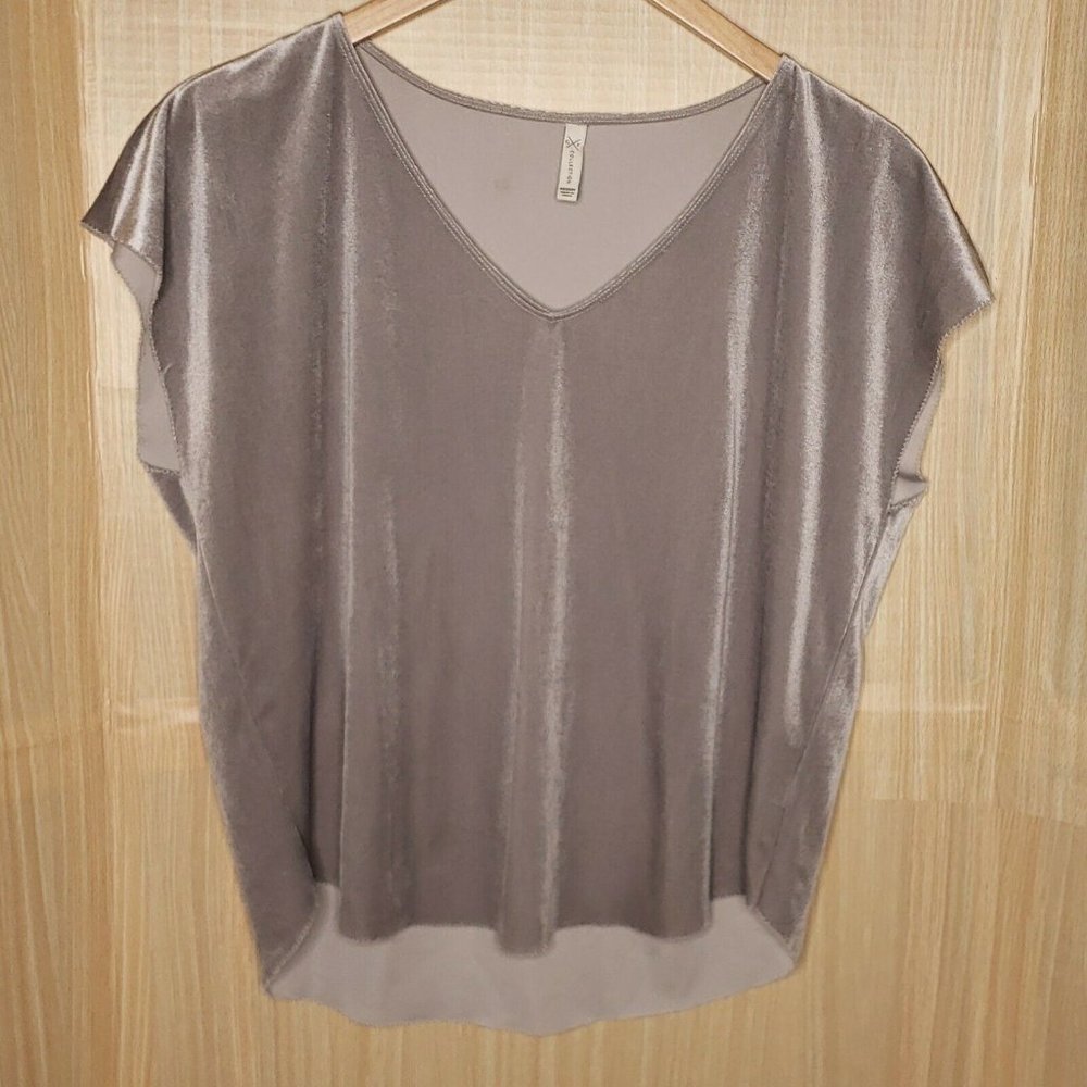 Gentle Fawn Women"s Silver Velvet Top Medium